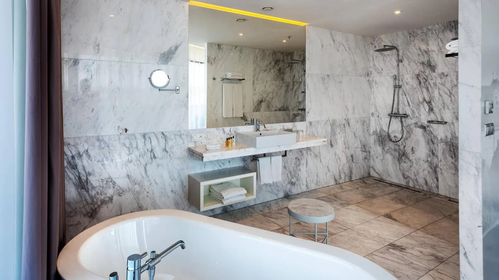 Courtyard By Marriott Brno Hotell